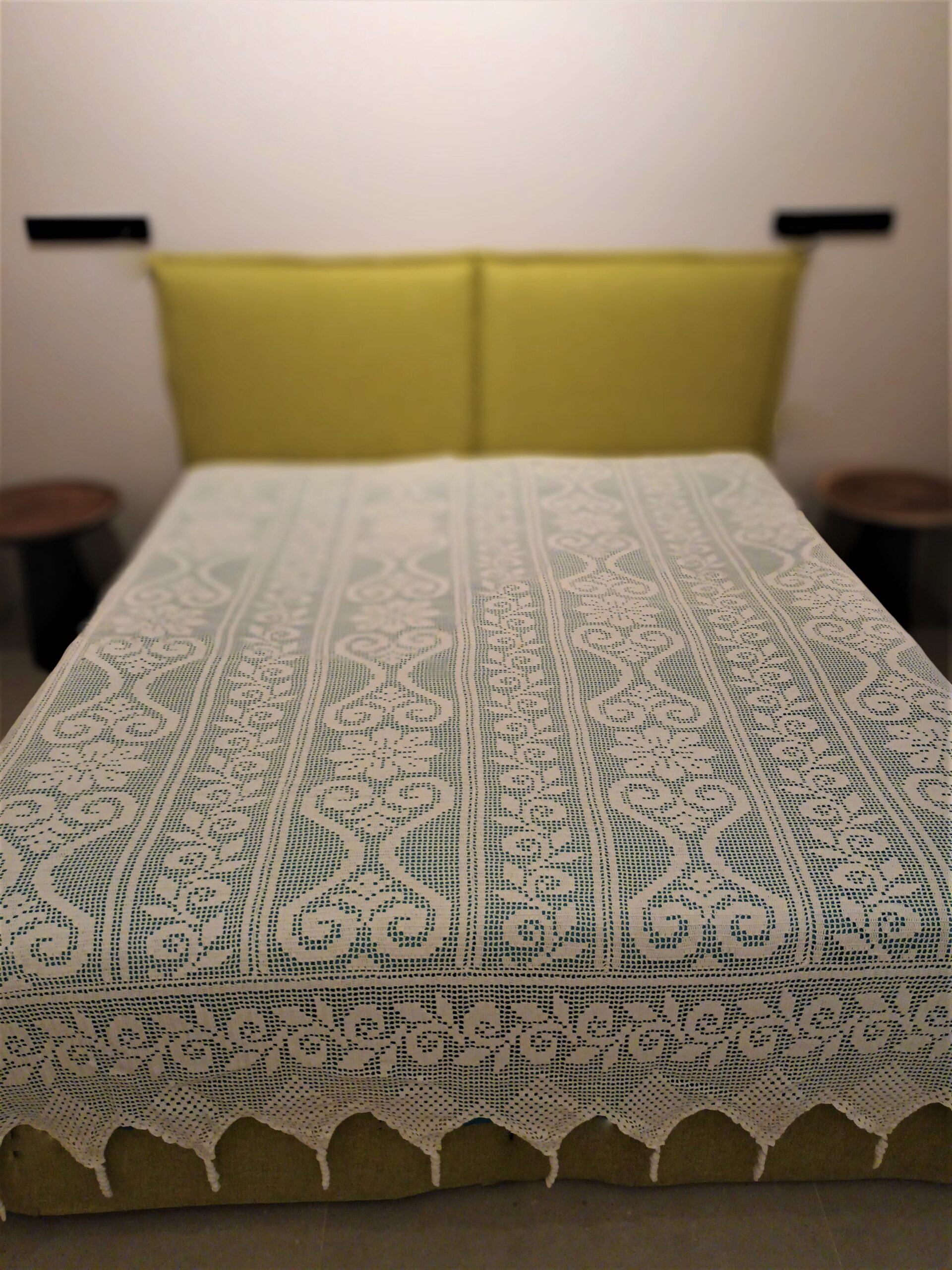 Extra large handmade blanket with crochet in white 100% cotton thread. A unique piece that took several months to finish