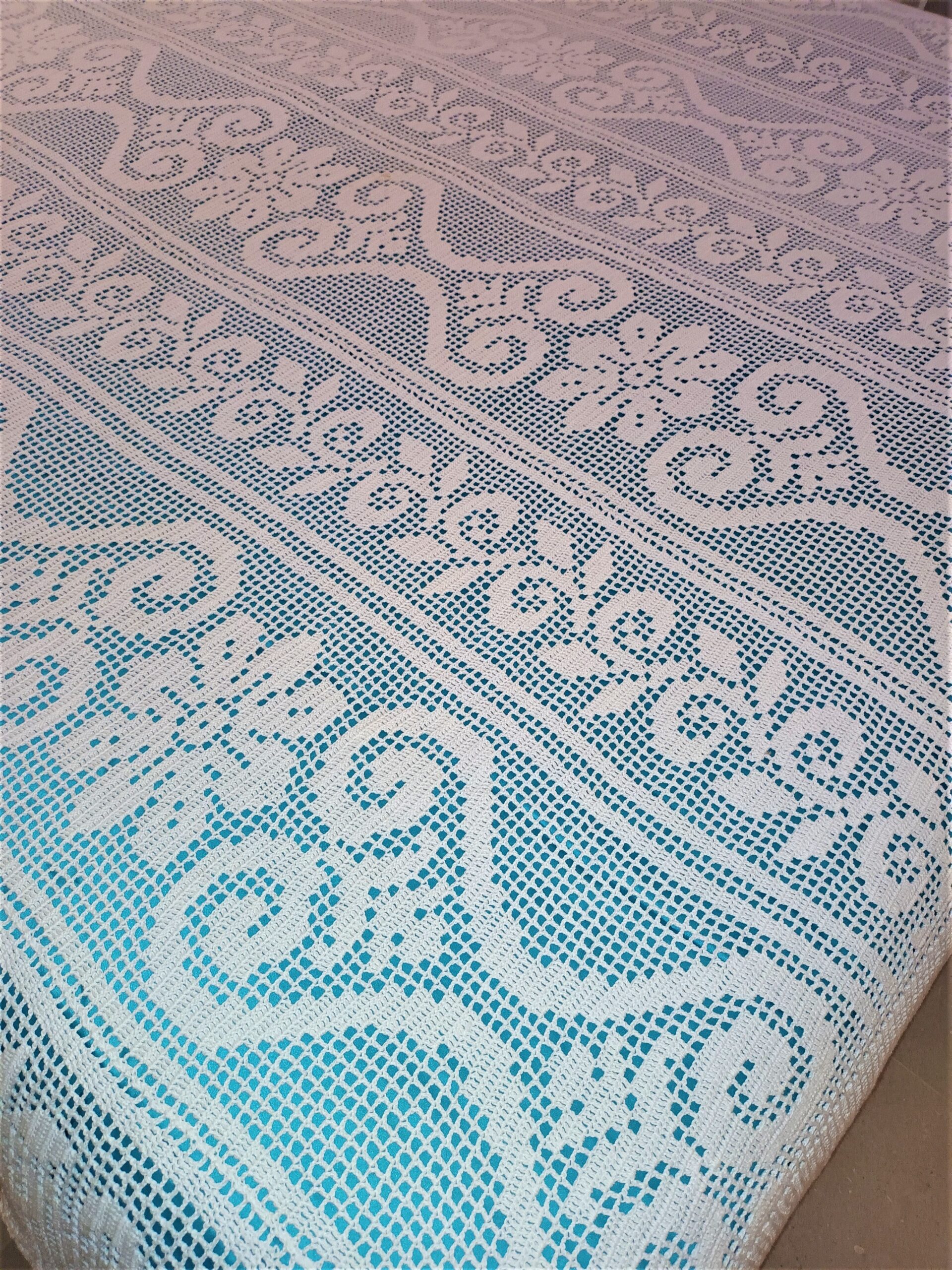 Extra large handmade blanket with crochet in white 100% cotton thread. A unique piece that took several months to finish