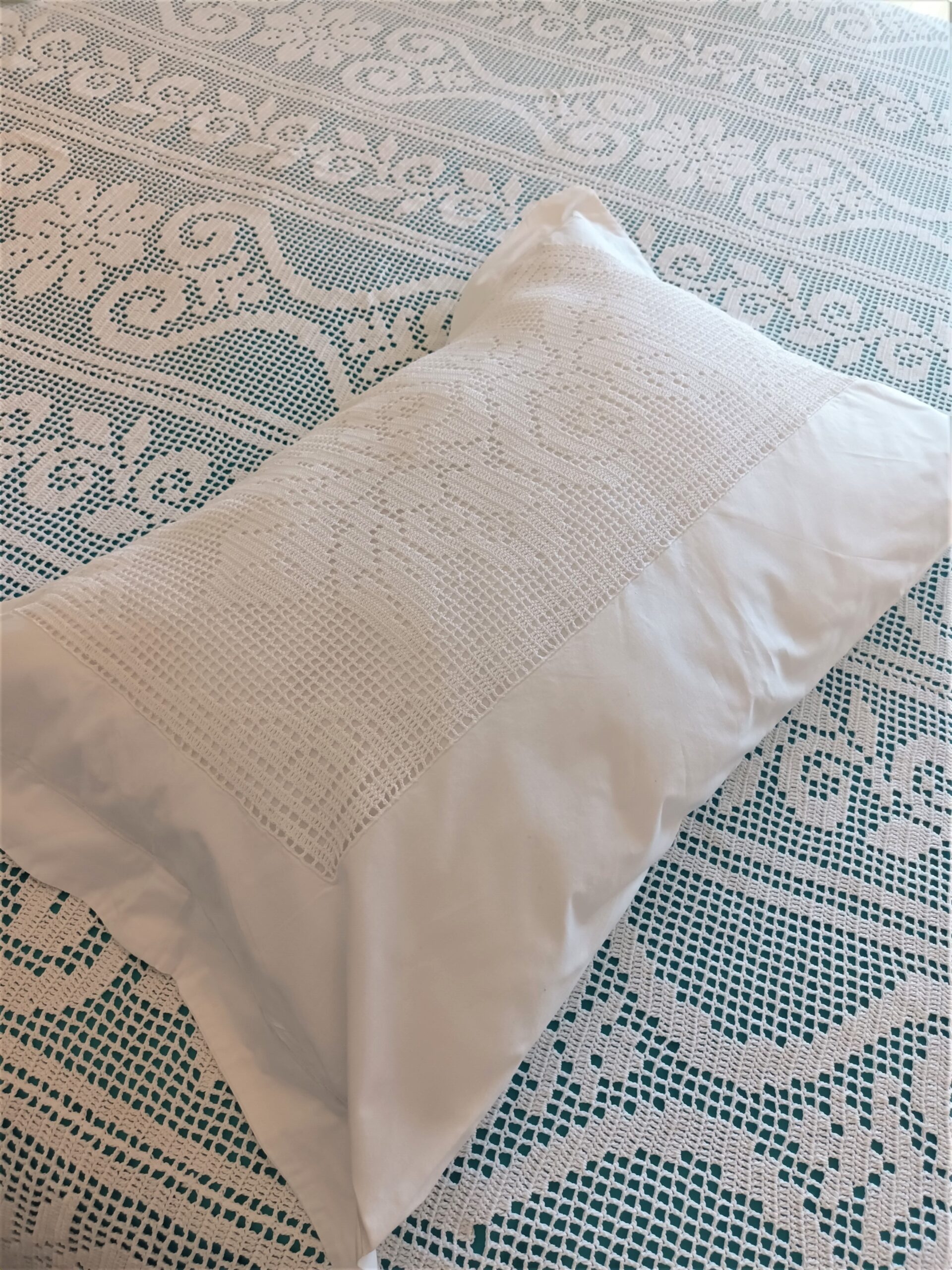 Handmade bed pillows with crochet and cotton in white_set of two