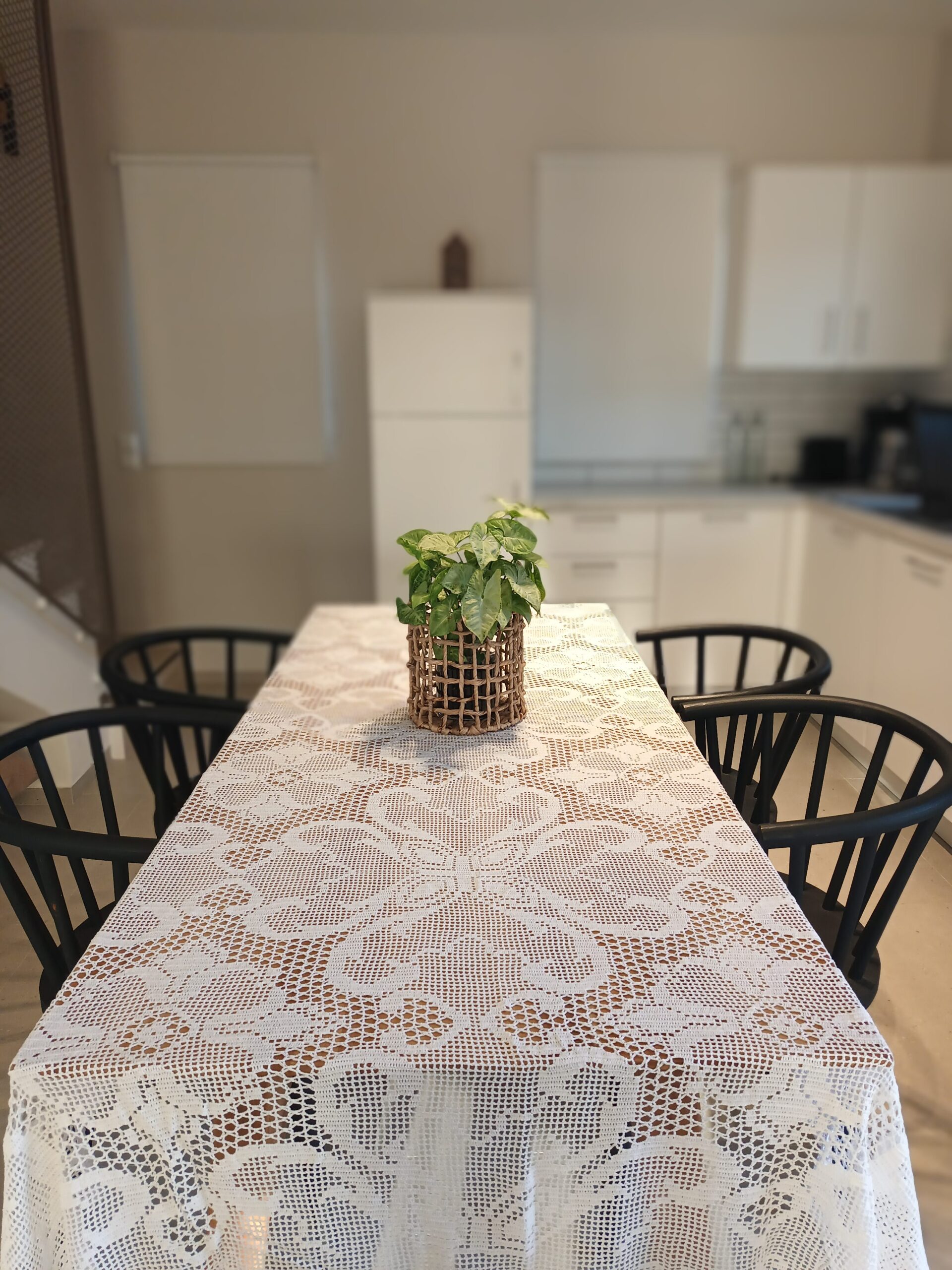 Handmade tableclothe with crochet for big dinning tables