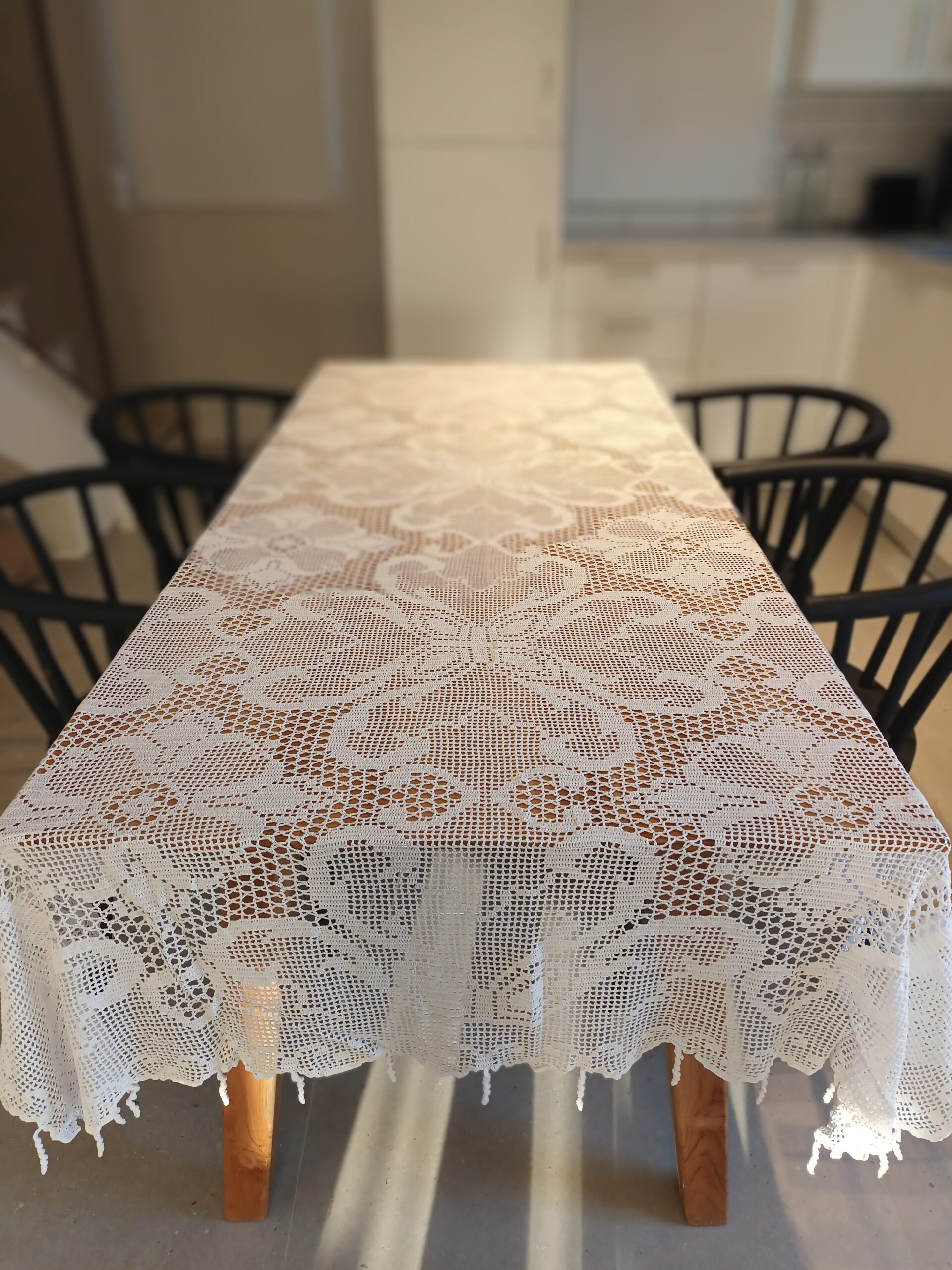 Handmade tableclothe with crochet for big dinning tables