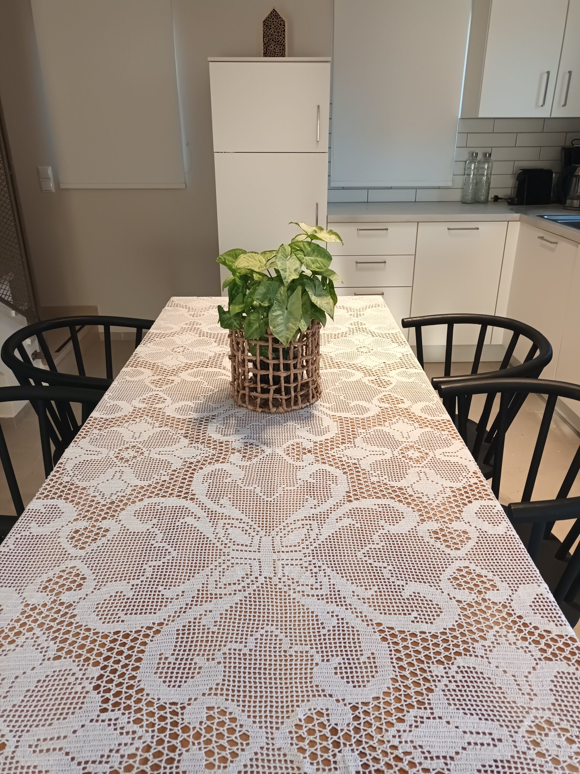 Handmade tableclothe with crochet for big dinning tables