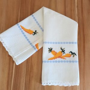 Kitchen towels with embroidery and a small lace made with crochet of 100%cotton yarn. Handmade from Greece with love. Set of two