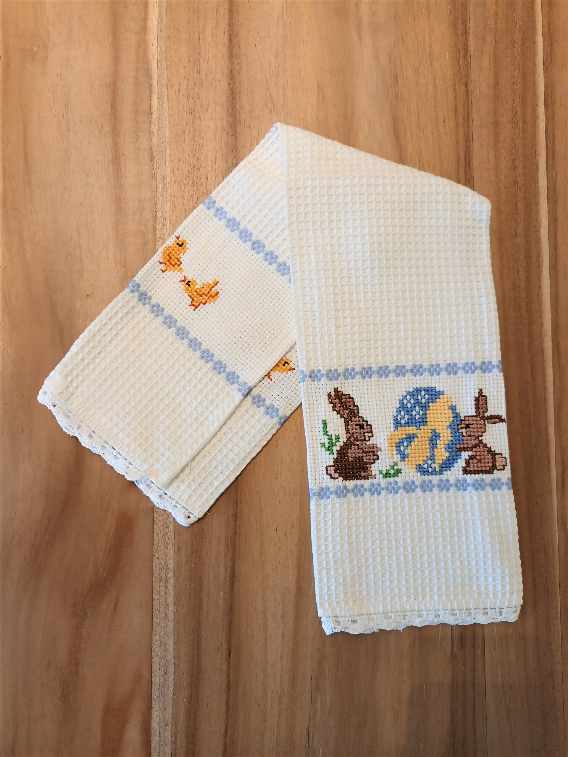 Kitchen towels with embroidery and a small lace made with crochet of 100%cotton yarn. Handmade from Greece with love. Set of two. Easter collection