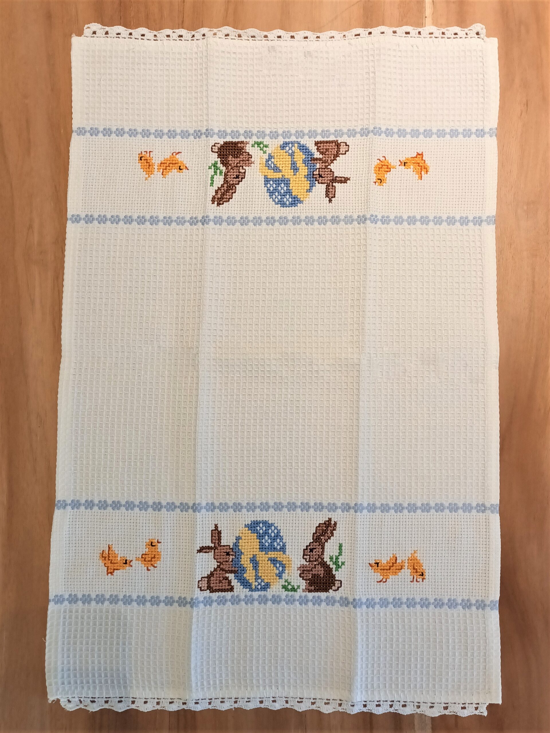 Kitchen towels with embroidery and a small lace made with crochet of 100%cotton yarn. Handmade from Greece with love. Set of two. Easter collection