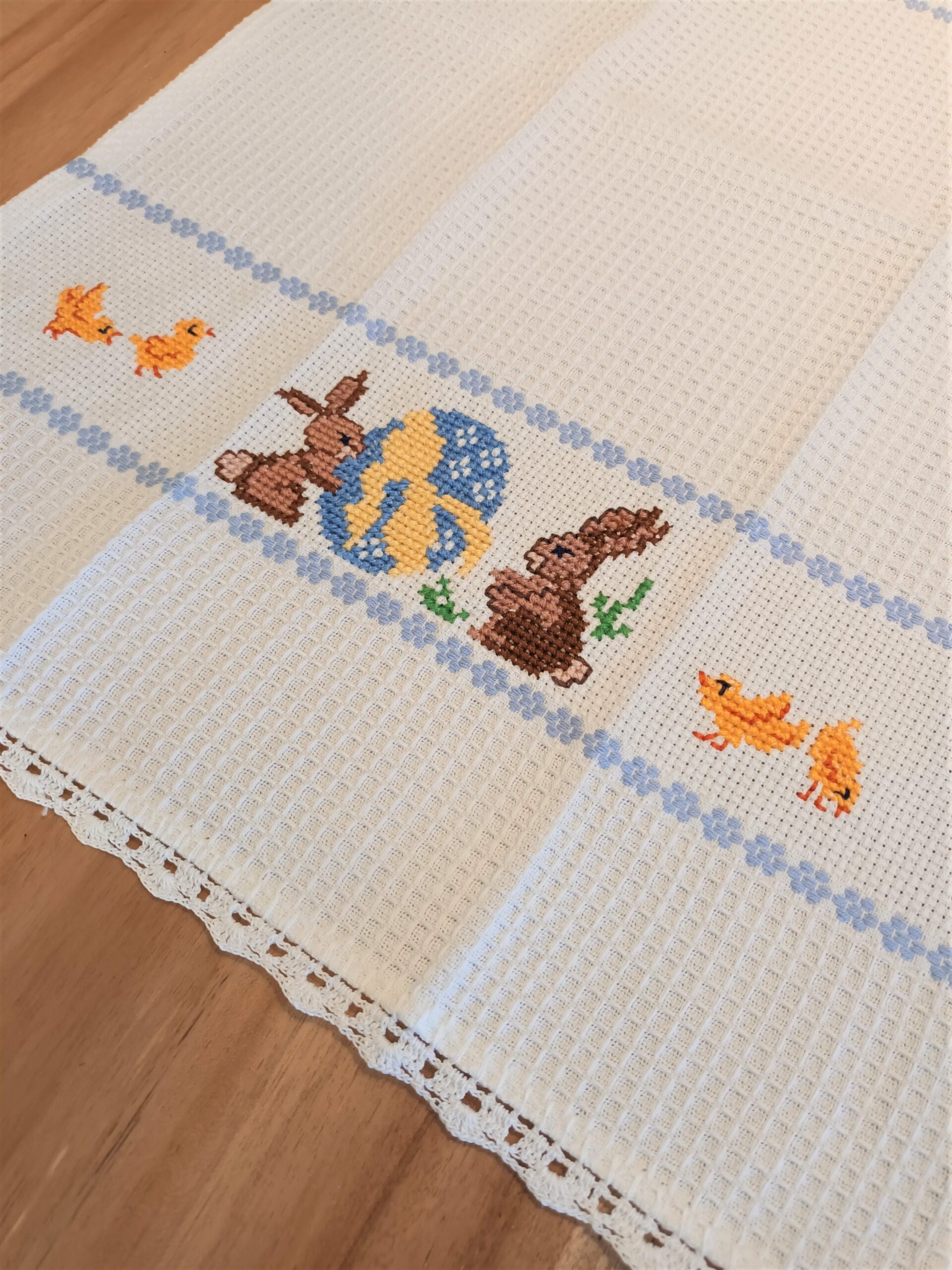 Kitchen towels with embroidery and a small lace made with crochet of 100%cotton yarn. Handmade from Greece with love. Set of two. Easter collection